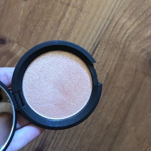 Becca Champagne Pop Highlighter